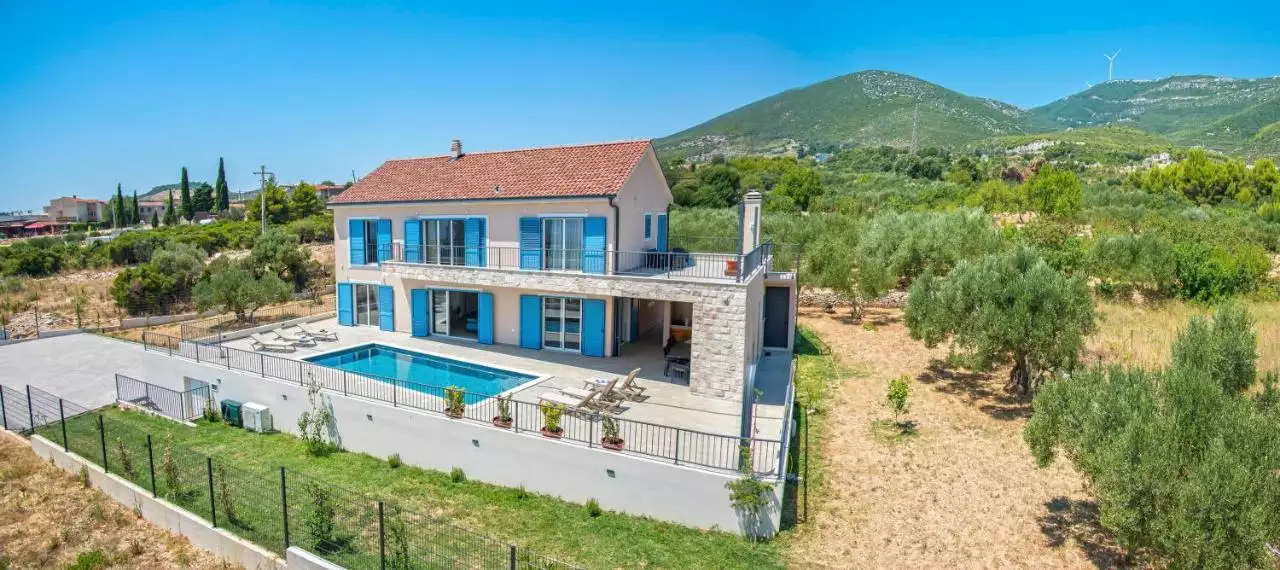 Villa 277m² in Croatia, Kastela. Priced at 1100000€ rent photo-5
