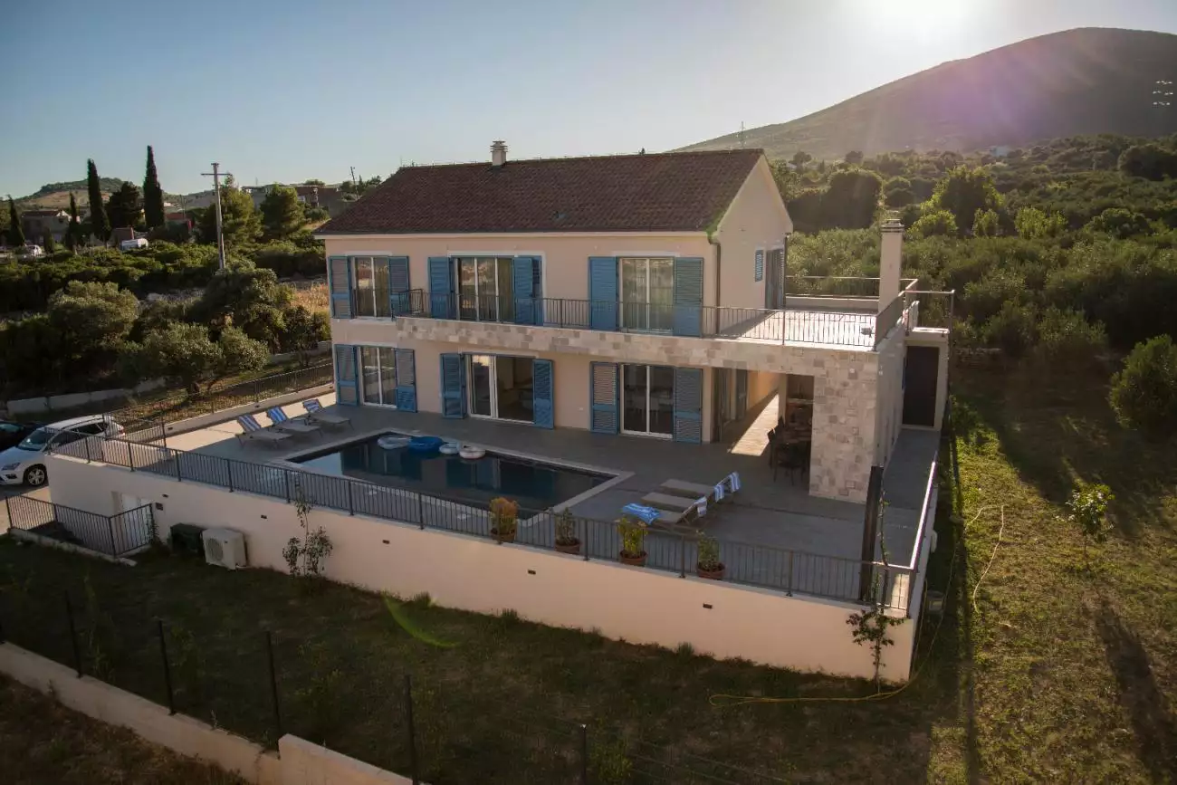 Villa 277m² in Croatia, Kastela. Priced at 1100000€ rent photo-9