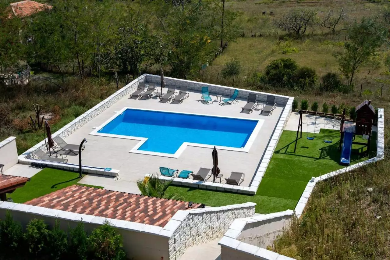 House 394m² in Turkey, Trabzon. Priced at 1260000€ rent photo-2