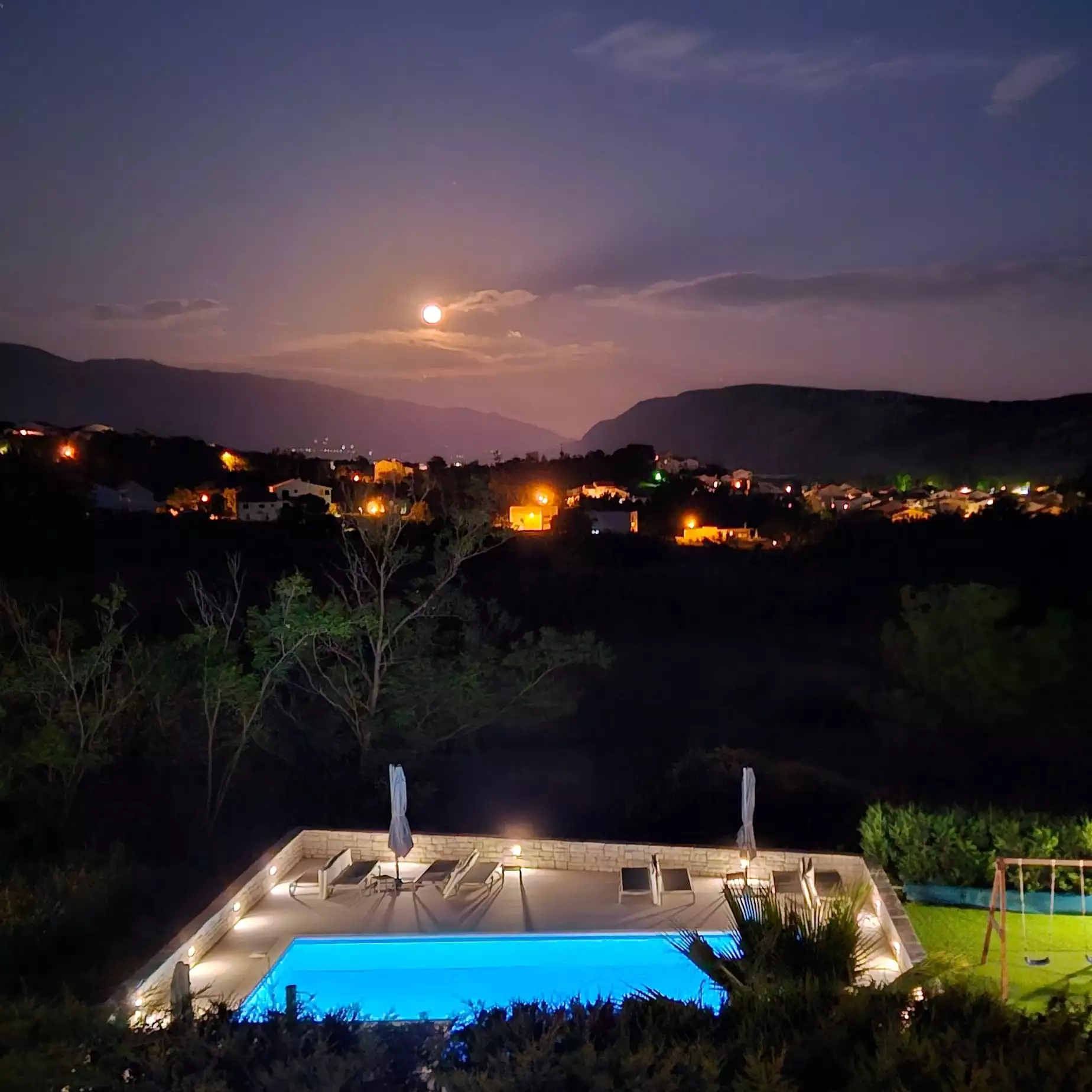 House 394m² in Turkey, Trabzon. Priced at 1260000€ rent photo-13