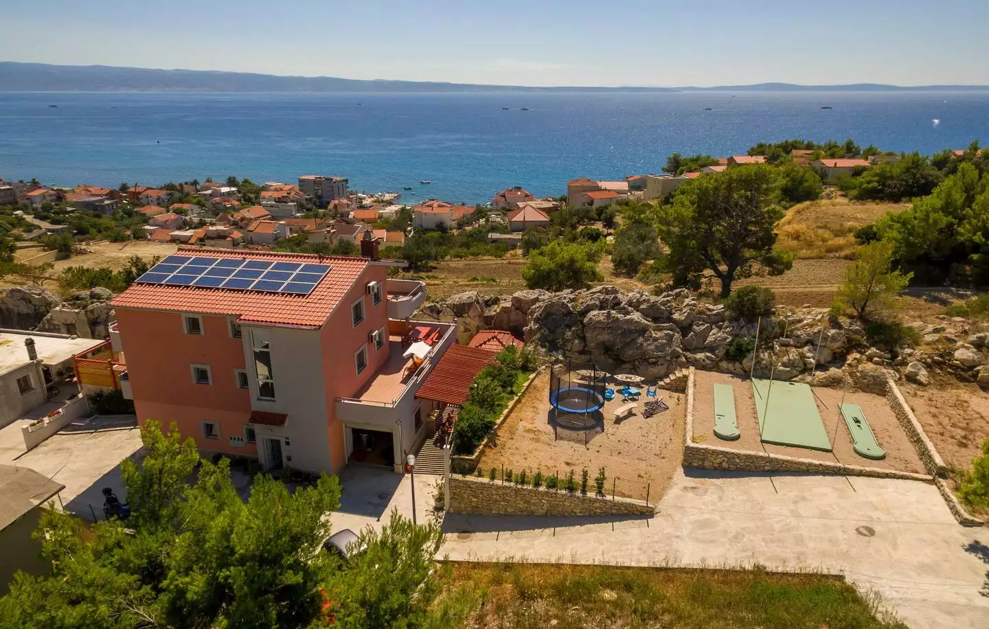 House 490m² in Croatia, Podstrana. Priced at 1300000€ rent photo-1