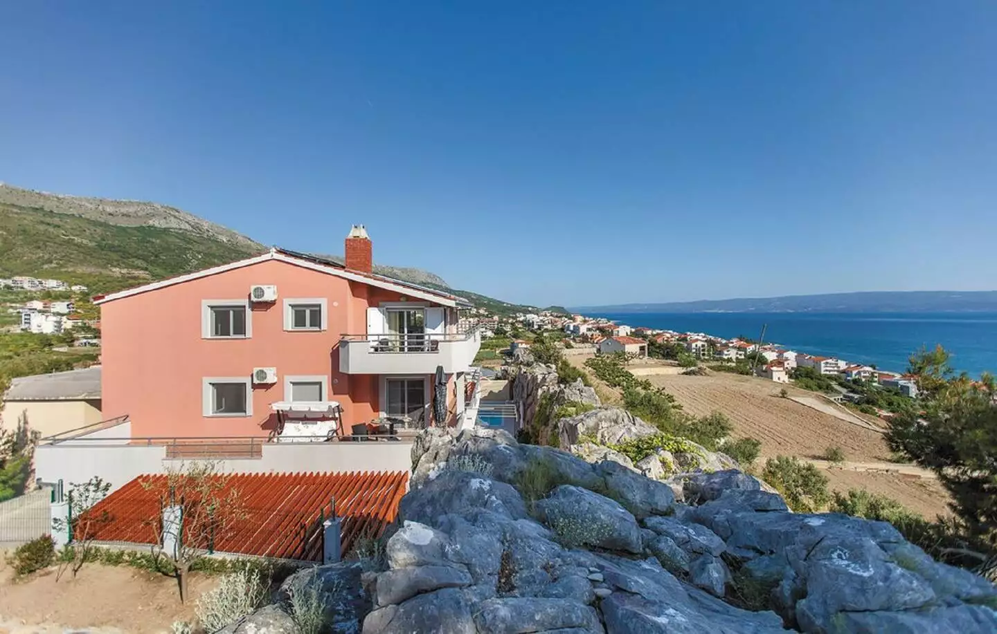 House 490m² in Croatia, Podstrana. Priced at 1300000€ rent photo-3