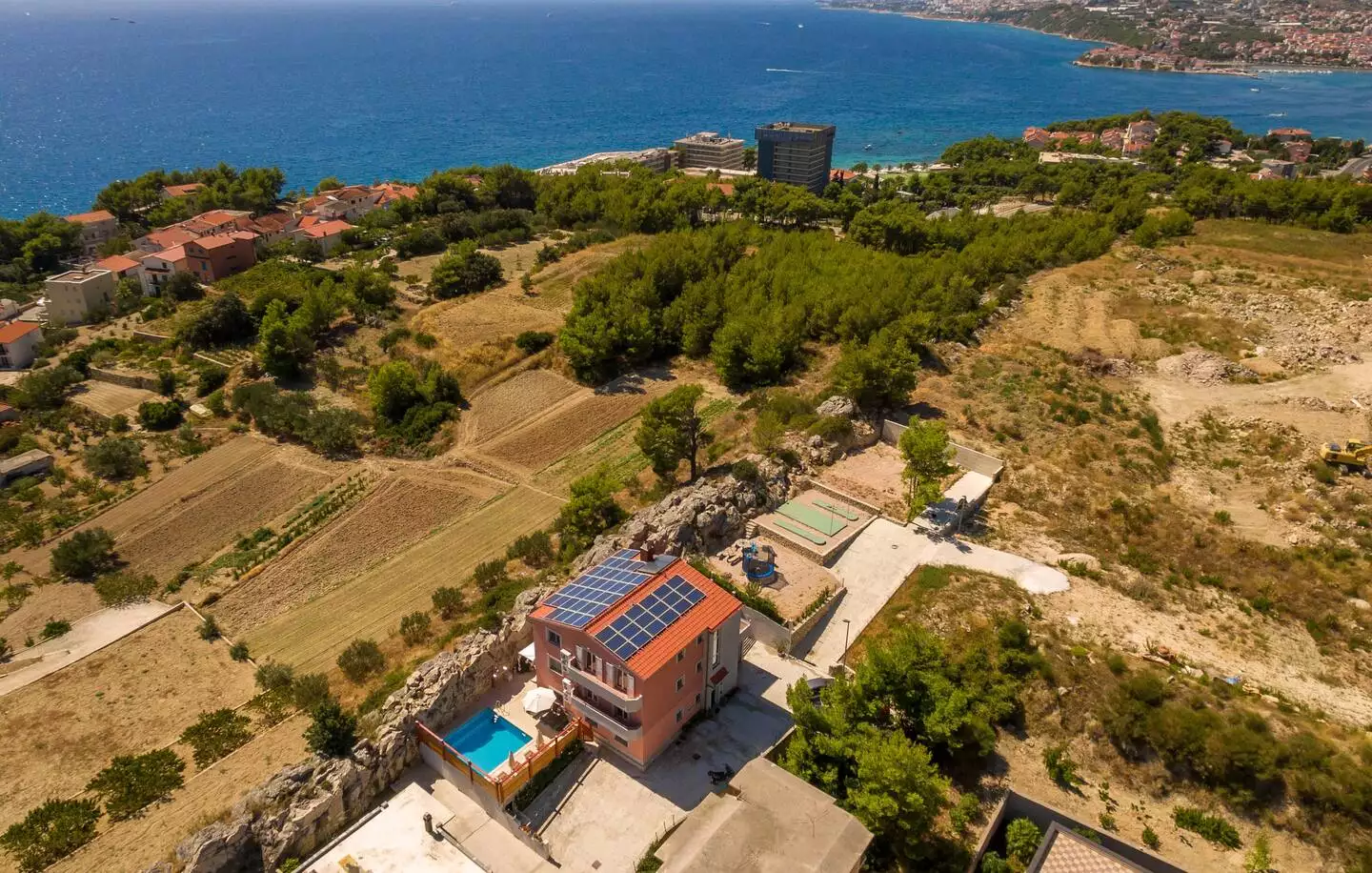 House 490m² in Croatia, Podstrana. Priced at 1300000€ rent photo-4