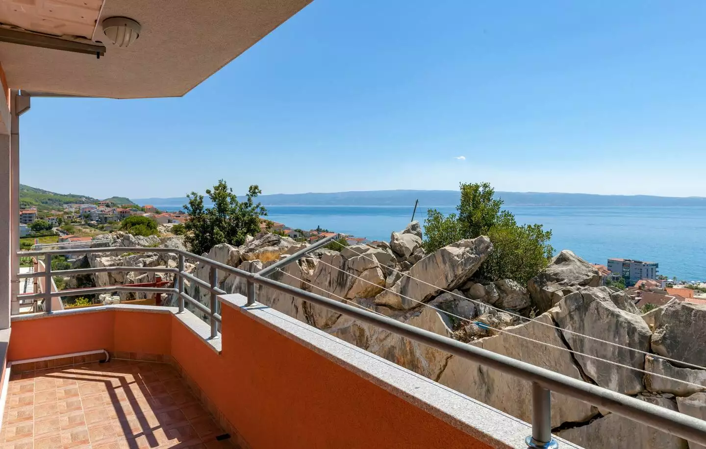 House 490m² in Croatia, Podstrana. Priced at 1300000€ rent photo-16