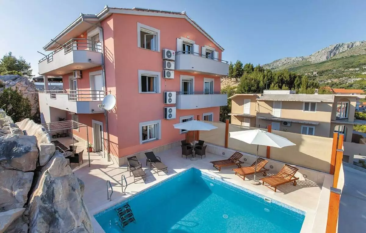 House 490m² in Croatia, Podstrana. Priced at 1300000€ rent photo-27