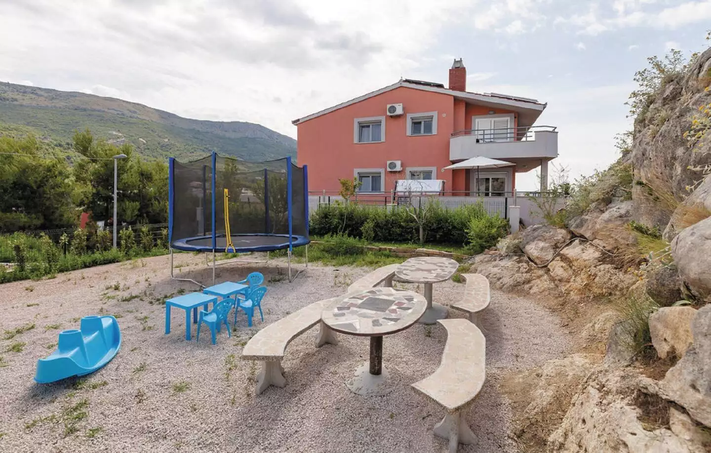 House 490m² in Croatia, Podstrana. Priced at 1300000€ rent photo-33