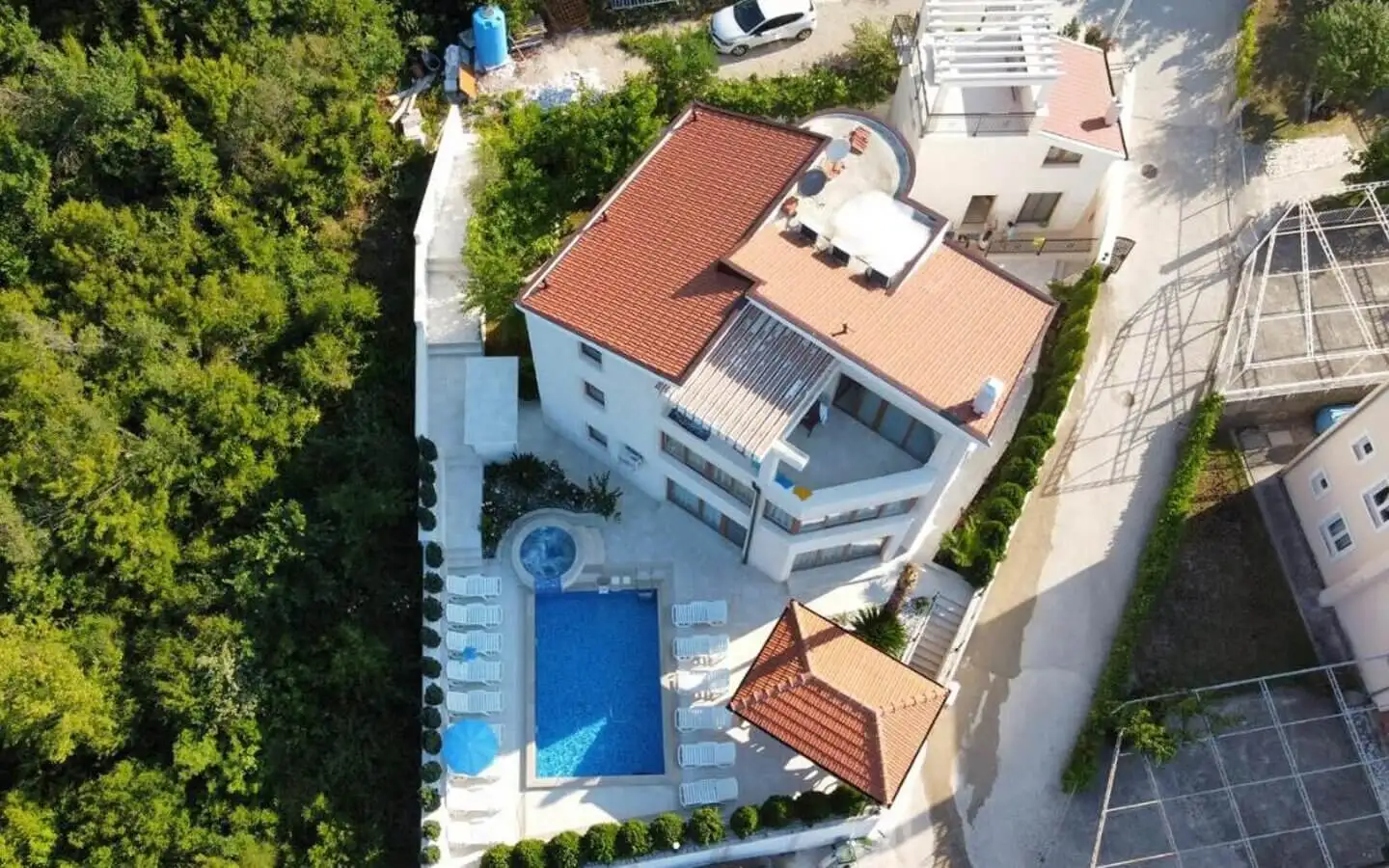 Hotels 280m² in Montenegro, Topla. Priced at 550000€ rent photo-3
