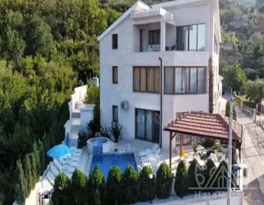 Buy in Montenegro for 550000€