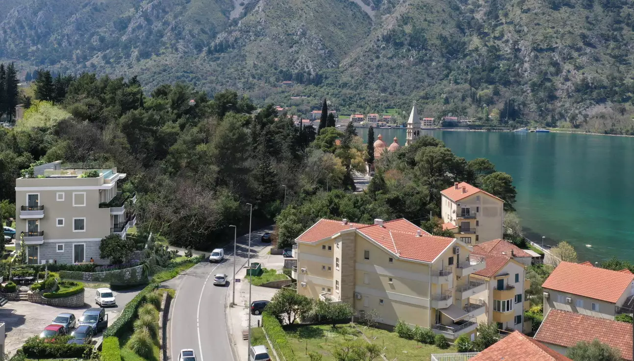 Flat 187m² in Montenegro, Dobrota. Priced at 670000€ rent photo-4