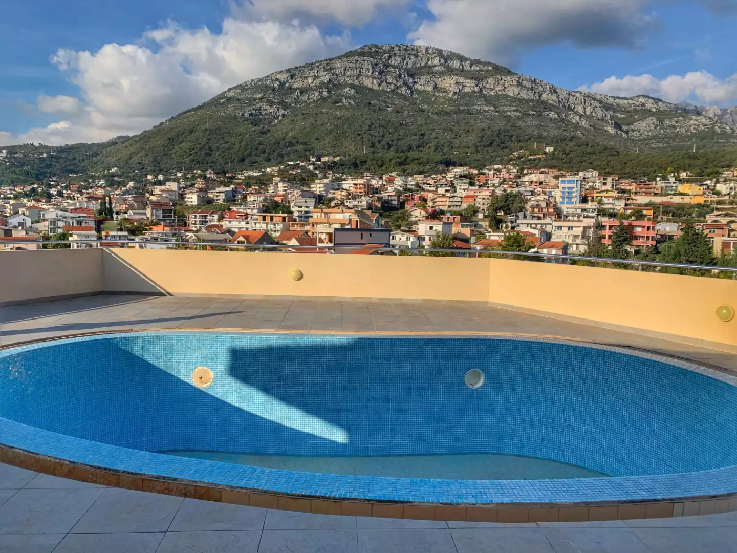House 670m² in Montenegro, Bar. Priced at 920000€ rent photo-12