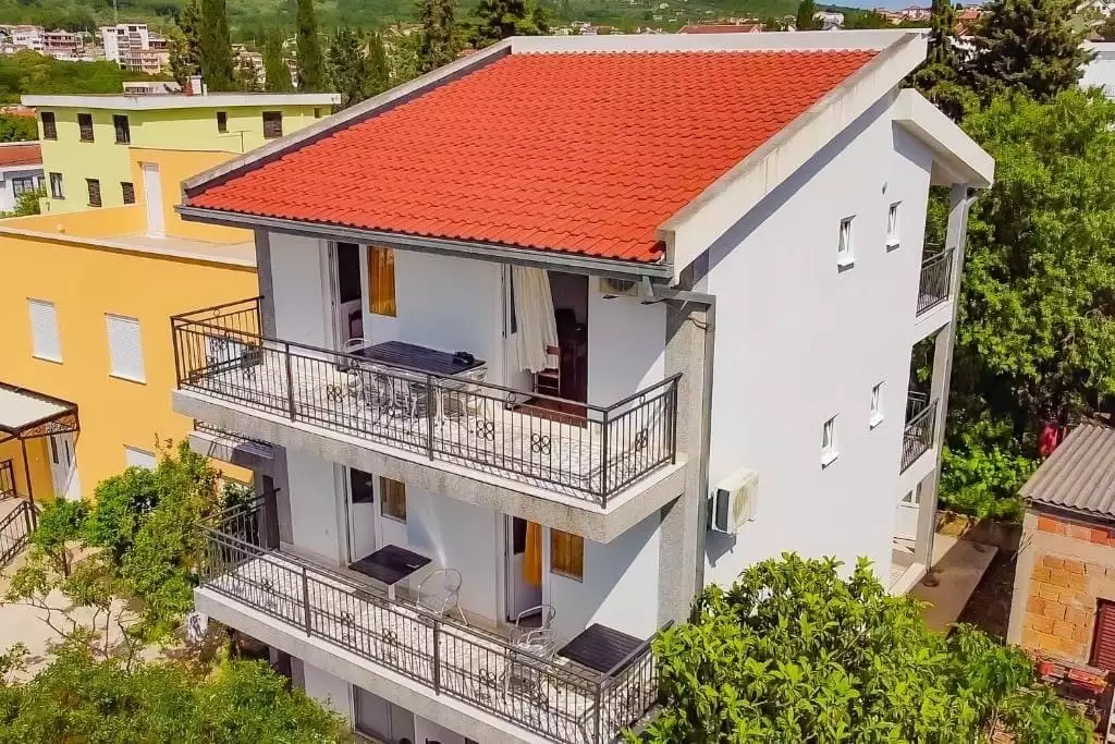 Hotels 340m² in Montenegro, Dobra Voda. Priced at 300000€ rent photo-1