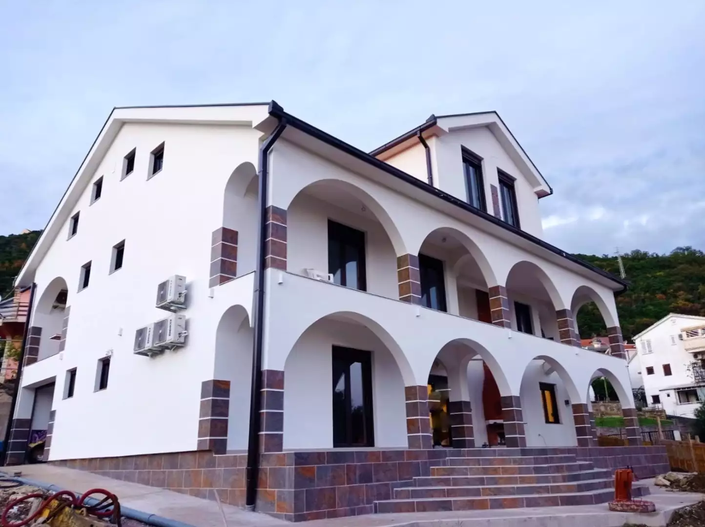 Villa 384m² in Montenegro, Herceg Novi. Priced at 1312000€ rent photo-1