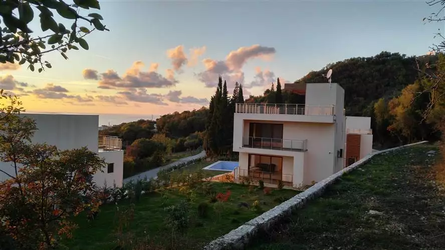 Villa 320m² in Montenegro, Dobra Voda. Priced at 525000€ rent photo-1