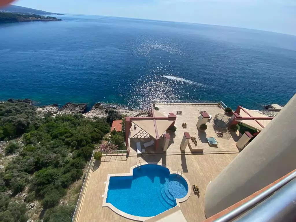 Flat 227m² in Montenegro, Dobra Voda. Priced at 550000€ rent photo-19