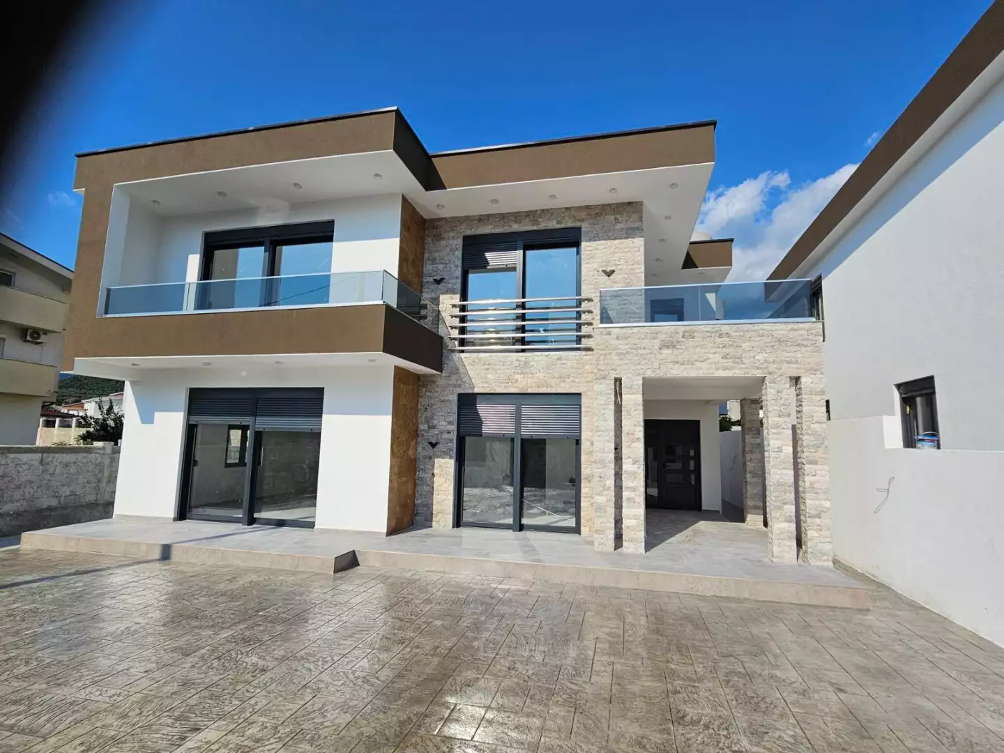 Villa 186m² in Montenegro, Bar. Priced at 260000€ rent photo-2