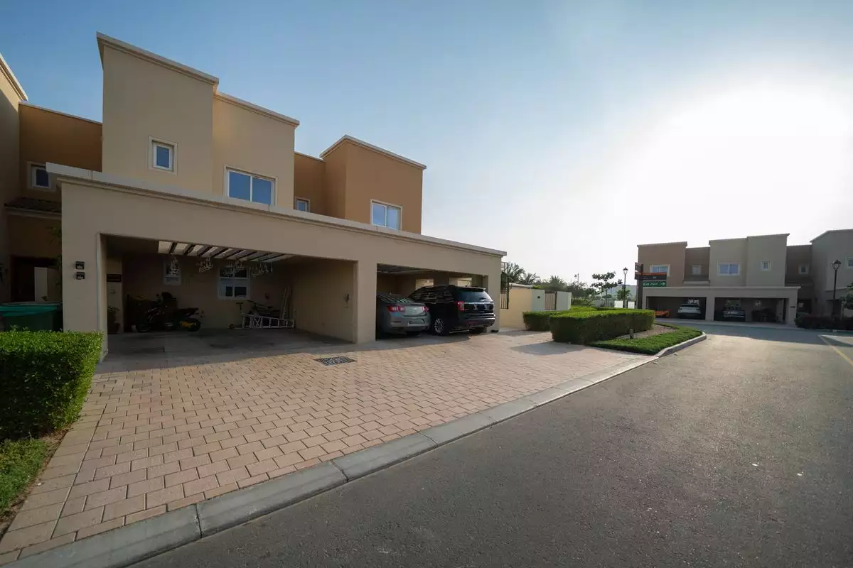 Cottage 350m² in UAE, Dubai. Priced at 788000€ rent photo-1