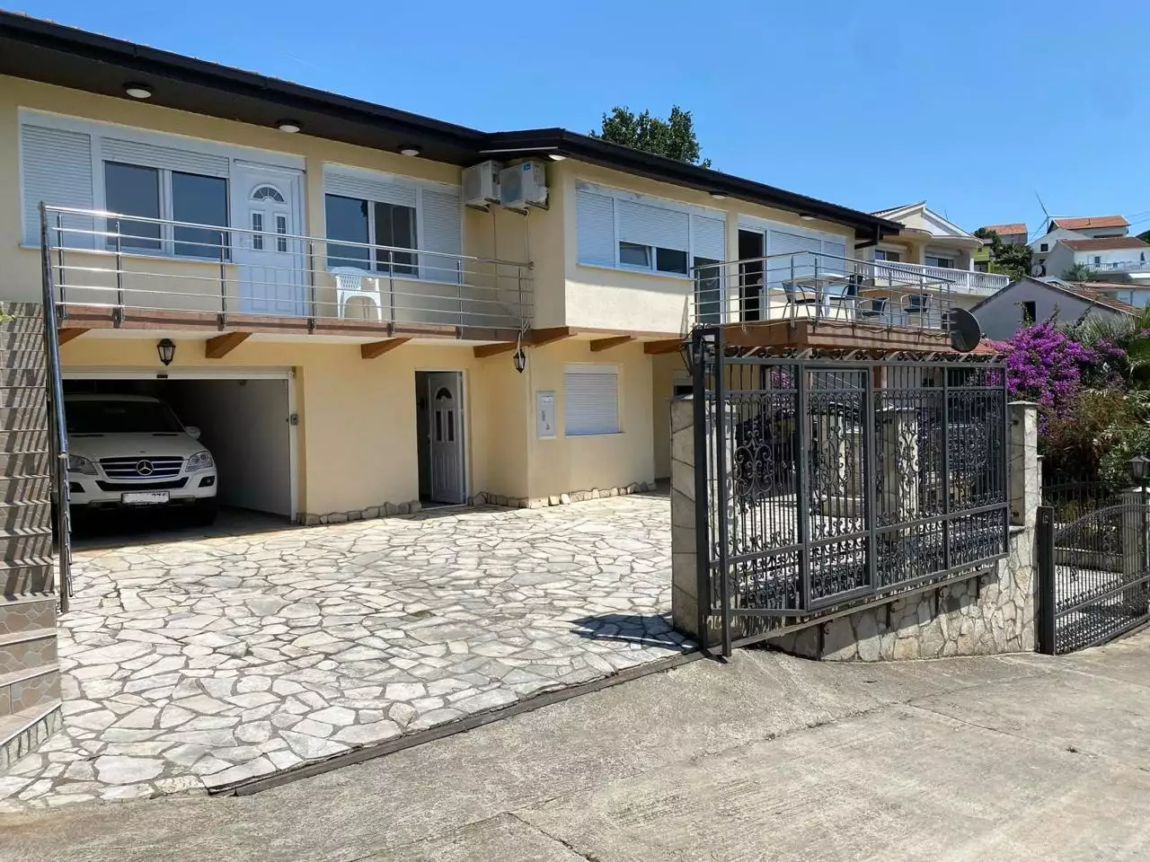 Hotels 188m² in Montenegro, Utjeha. Priced at 210000€ rent photo-1
