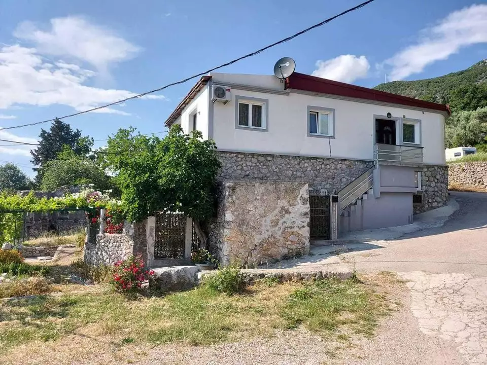 House 210m² in Montenegro, Dobra Voda. Priced at 165000€ rent photo-2