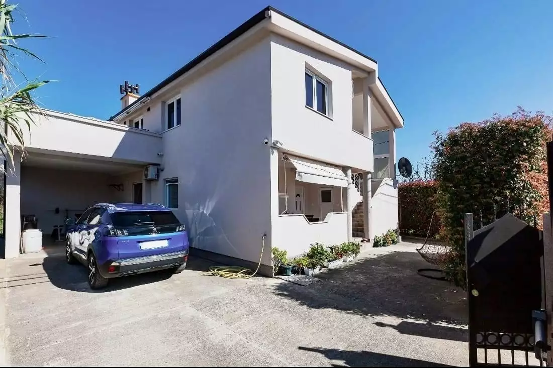 House 213m² in Montenegro, Bar. Priced at 200000€ rent photo-2