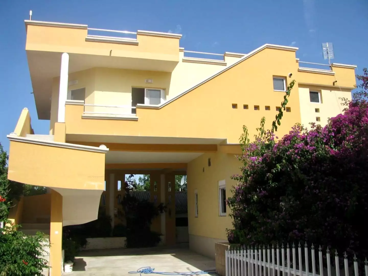 House 320m² in Montenegro, Utjeha. Priced at 230000€ rent photo-2