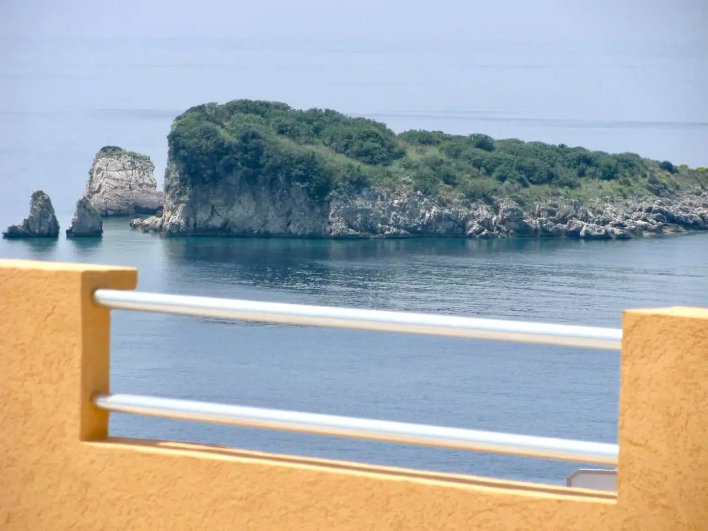 House 320m² in Montenegro, Utjeha. Priced at 230000€ rent photo-3