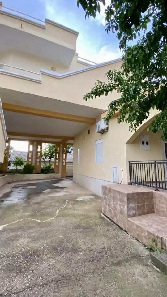 House 320m² in Montenegro, Utjeha. Priced at 230000€ rent photo-4