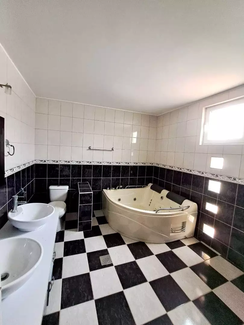 House 320m² in Montenegro, Utjeha. Priced at 230000€ rent photo-11
