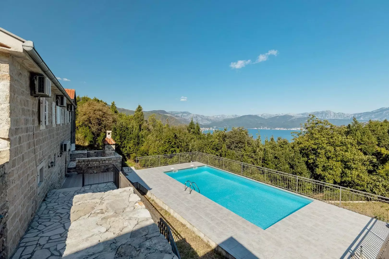 Villa 176m² in Montenegro, Krimovica. Priced at 595000€ rent photo-2