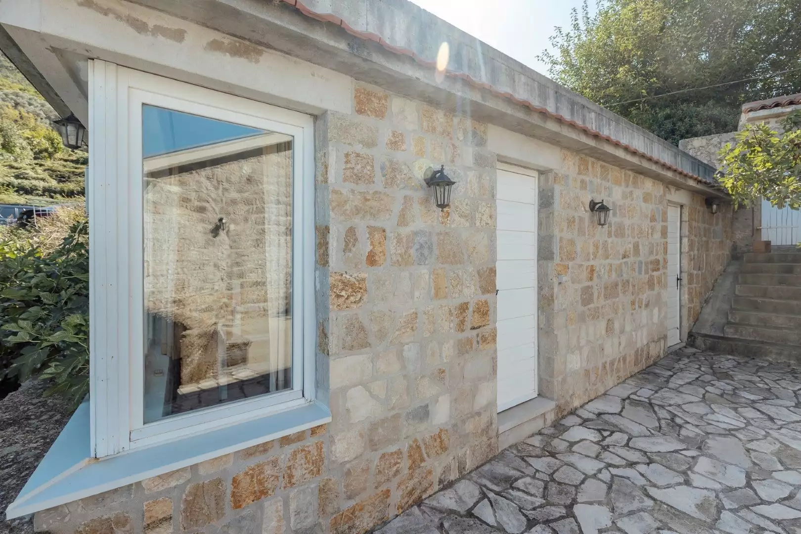 Villa 176m² in Montenegro, Krimovica. Priced at 595000€ rent photo-3