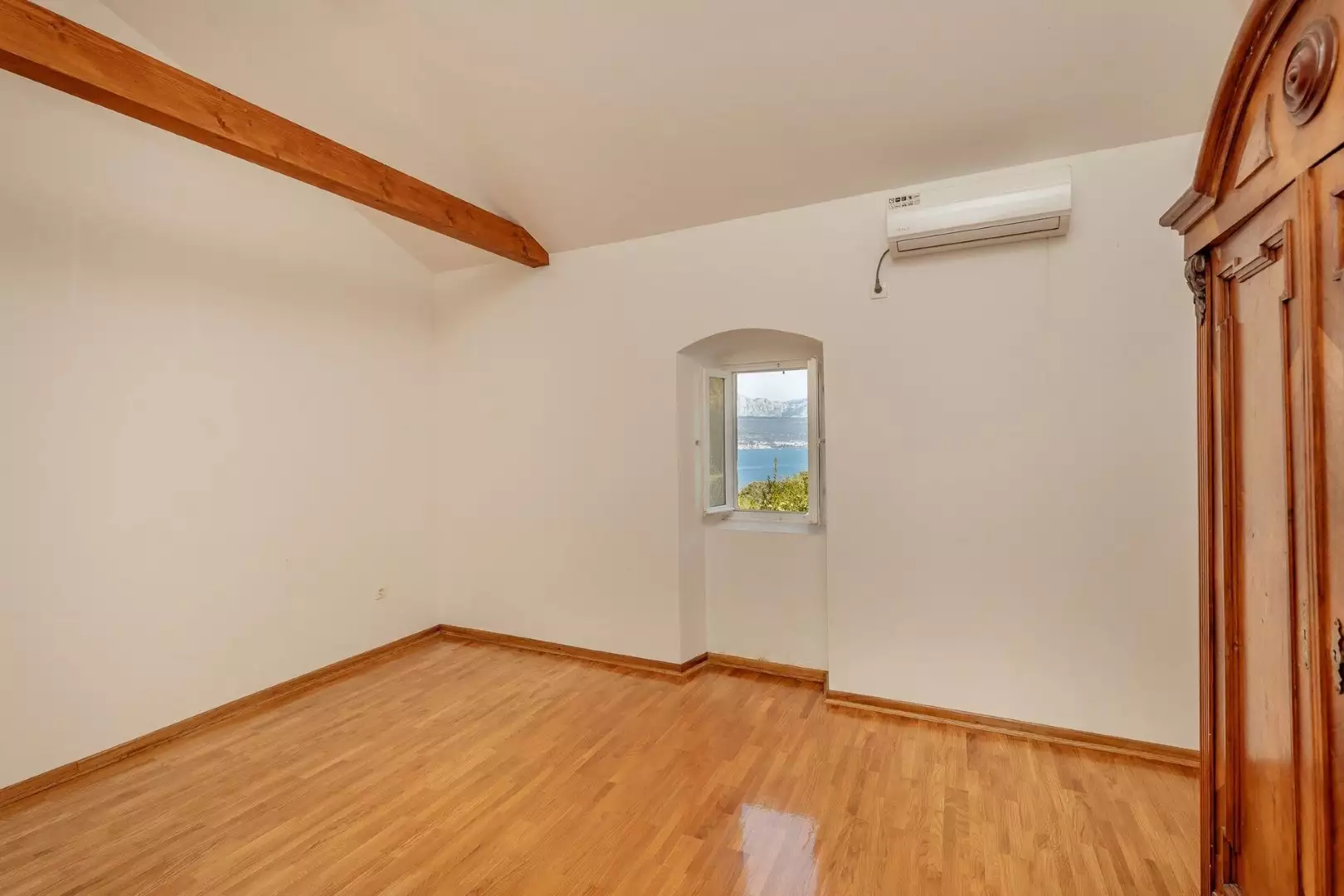 Villa 176m² in Montenegro, Krimovica. Priced at 595000€ rent photo-11