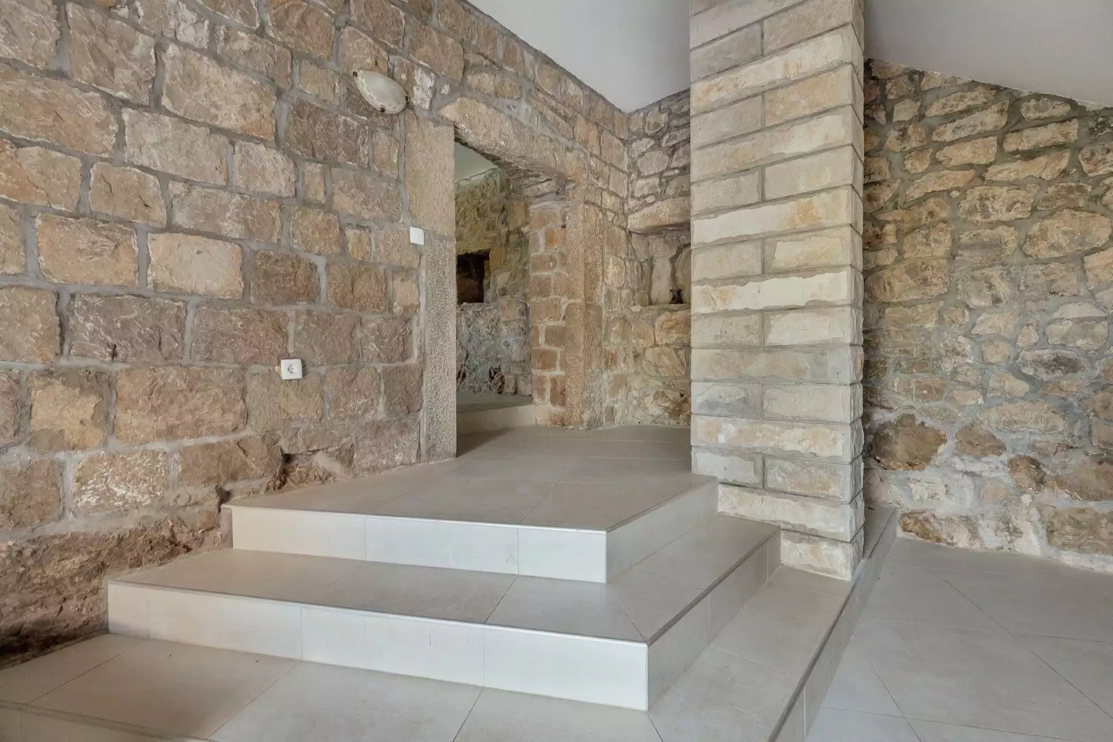 Villa 176m² in Montenegro, Krimovica. Priced at 595000€ rent photo-13