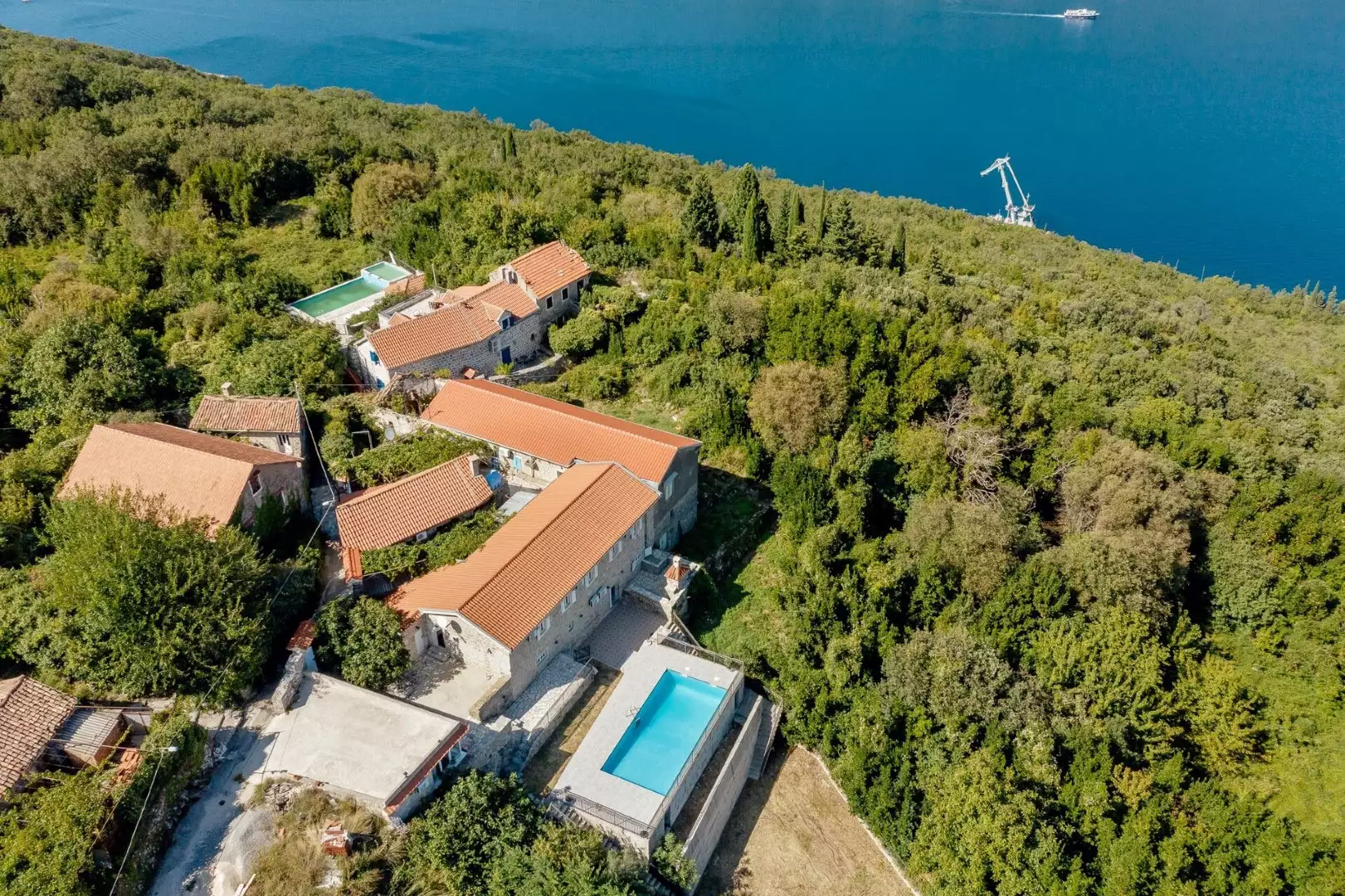 Villa 176m² in Montenegro, Krimovica. Priced at 595000€ rent photo-14