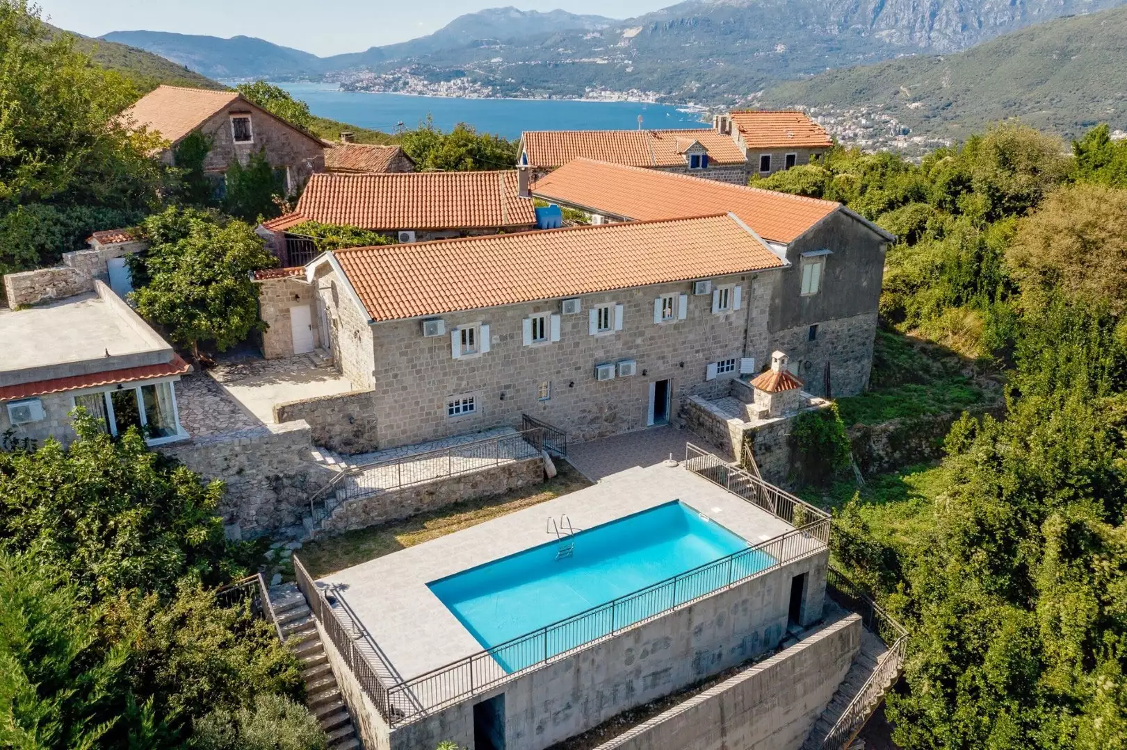 Villa 176m² in Montenegro, Krimovica. Priced at 595000€ rent photo-15