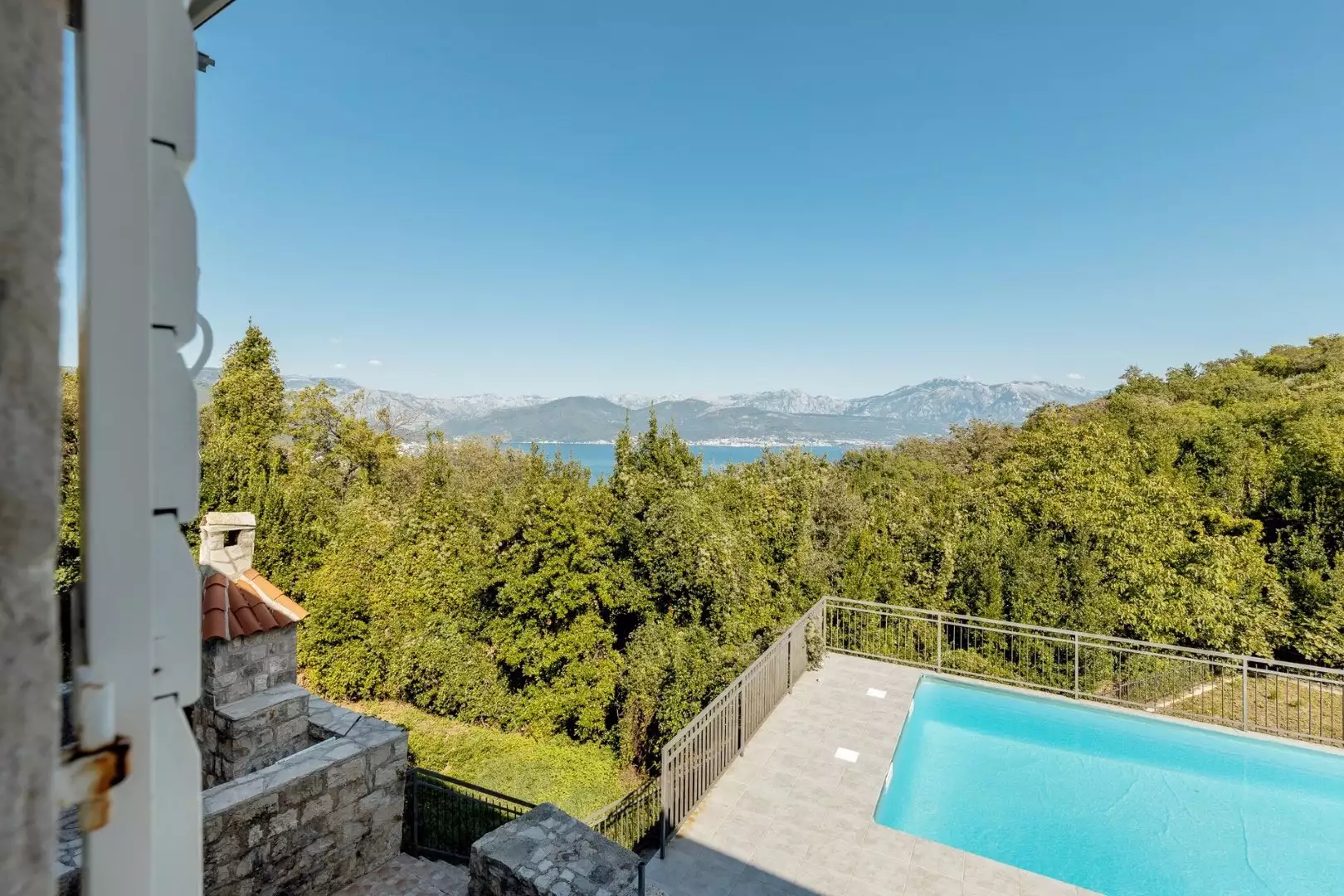 Villa 176m² in Montenegro, Krimovica. Priced at 595000€ rent photo-16