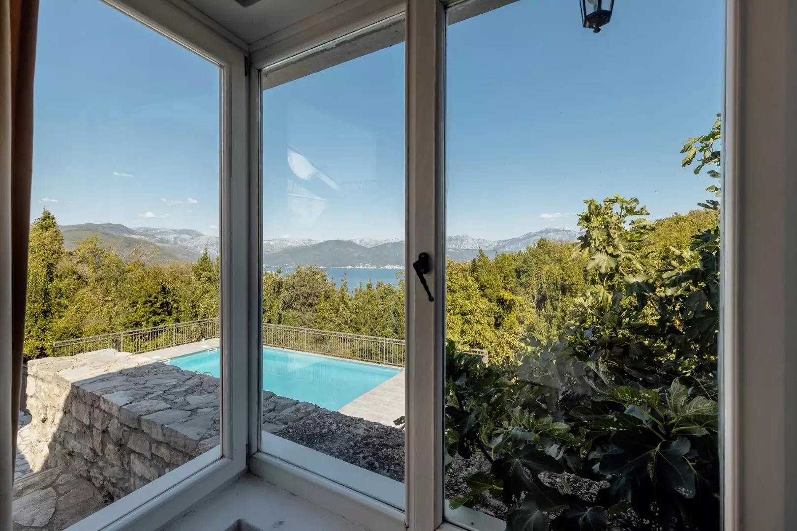 Villa 176m² in Montenegro, Krimovica. Priced at 595000€ rent photo-17