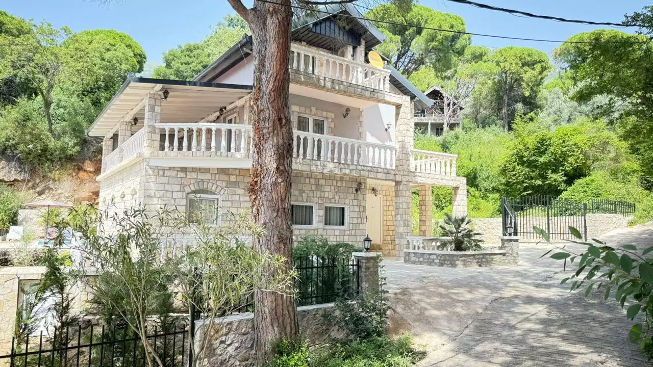 House 320m² in Montenegro, Bar. Priced at 390000€ rent photo-1