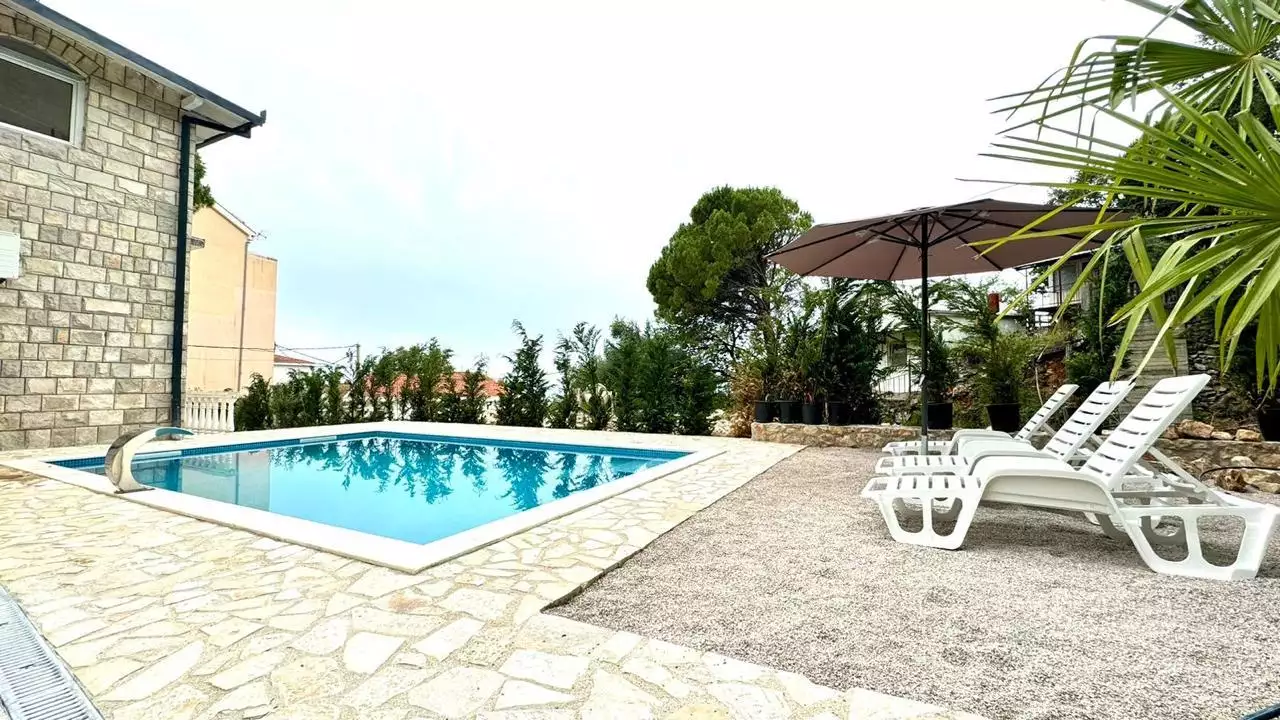 House 320m² in Montenegro, Bar. Priced at 390000€ rent photo-2