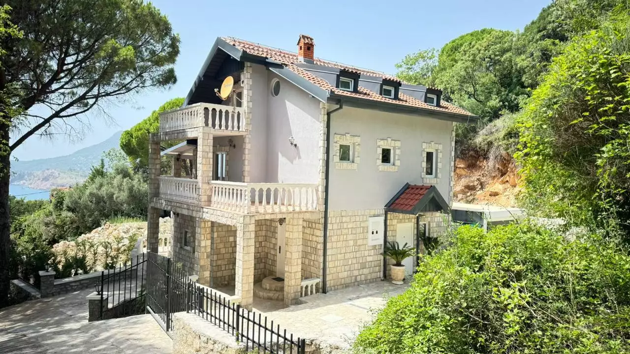 House 320m² in Montenegro, Bar. Priced at 390000€ rent photo-4