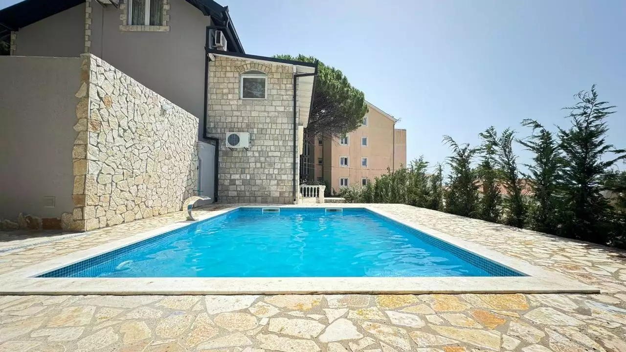 House 320m² in Montenegro, Bar. Priced at 390000€ rent photo-5