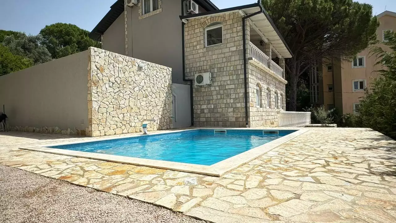 House 320m² in Montenegro, Bar. Priced at 390000€ rent photo-6