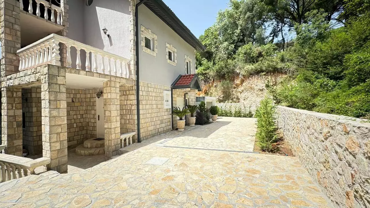 House 320m² in Montenegro, Bar. Priced at 390000€ rent photo-7