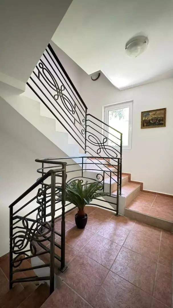 House 320m² in Montenegro, Bar. Priced at 390000€ rent photo-11