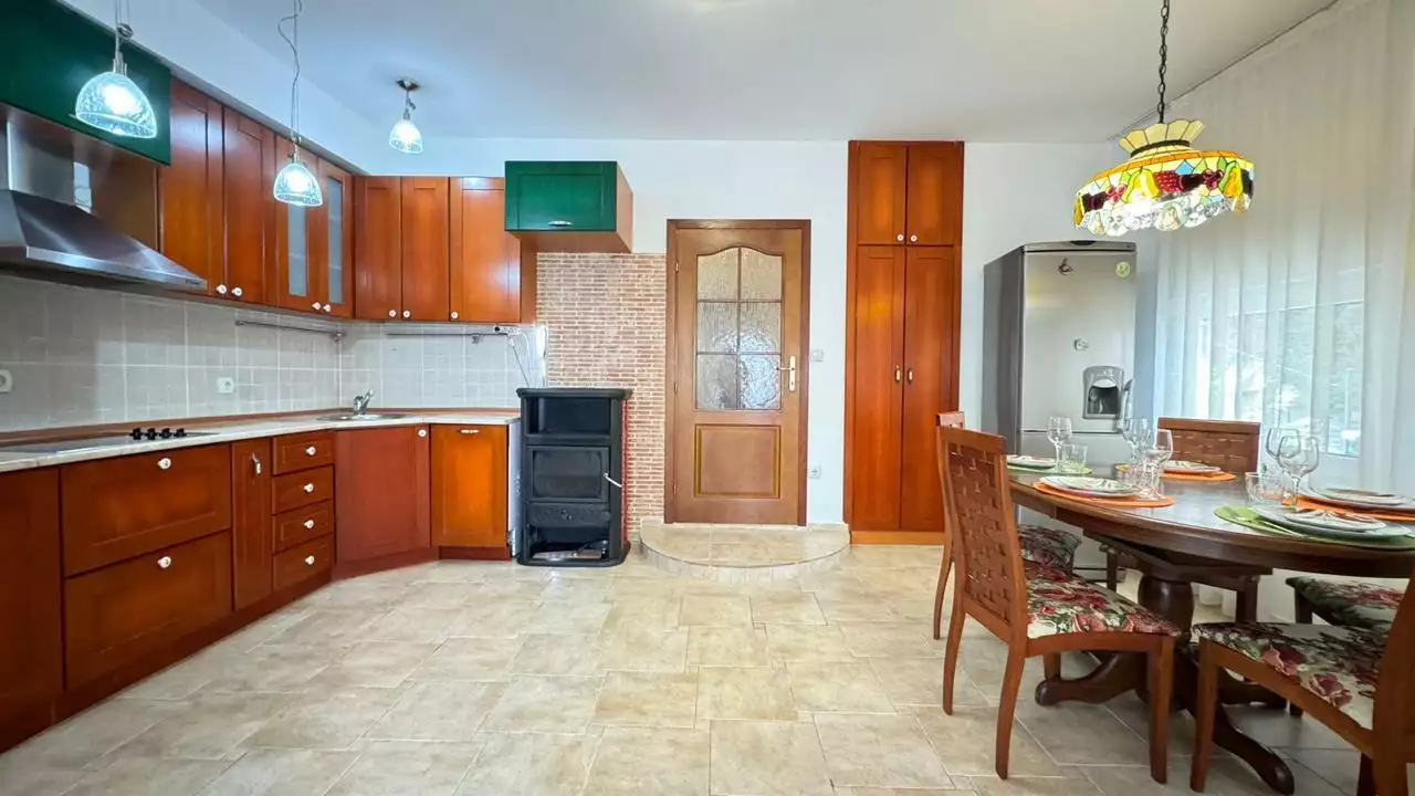 House 320m² in Montenegro, Bar. Priced at 390000€ rent photo-12