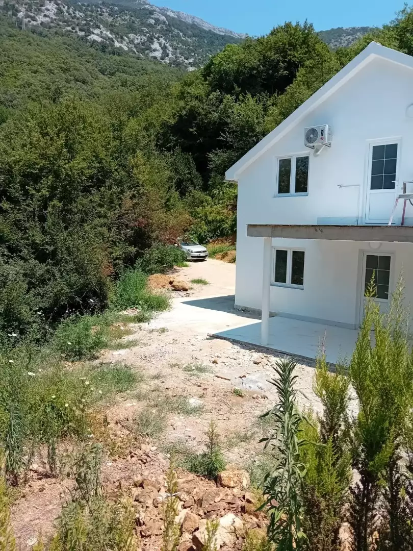 House 170m² in Montenegro, Sutomore. Priced at 140000€ rent photo-4