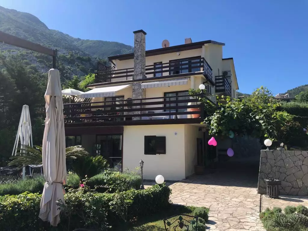 House 400m² in Montenegro, Kotor. Priced at 800000€ rent photo-1