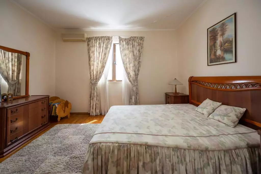 House 400m² in Montenegro, Kotor. Priced at 800000€ rent photo-13