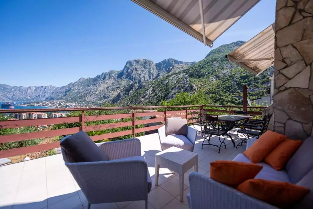 House 400m² in Montenegro, Kotor. Priced at 800000€ rent photo-15
