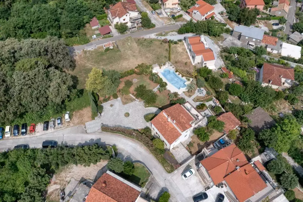 House 400m² in Montenegro, Kotor. Priced at 800000€ rent photo-17