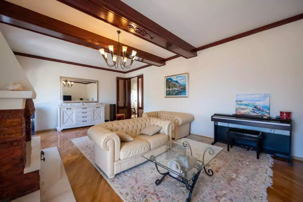 House 400m² in Montenegro, Kotor. Priced at 800000€ rent photo-19