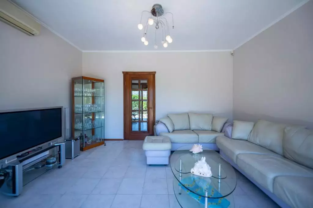 House 400m² in Montenegro, Kotor. Priced at 800000€ rent photo-20